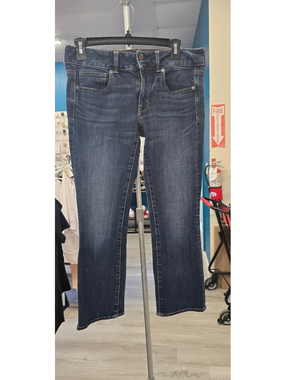 American Eagle Artist Crop Jeans – Women’s Size 6